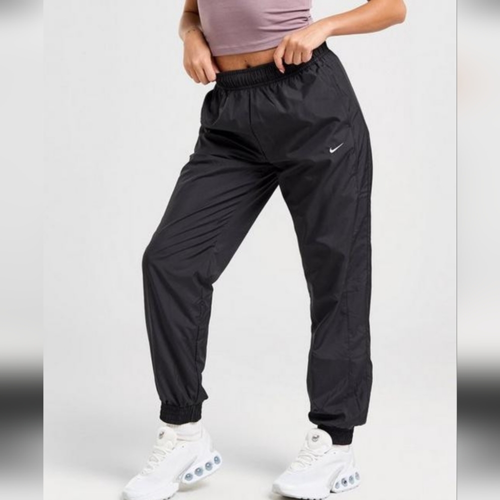 Nike Women's Black Jogger Pants
